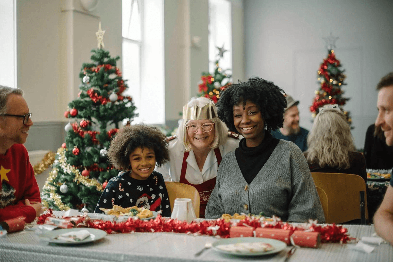 Een gezin dat samen kerst viert